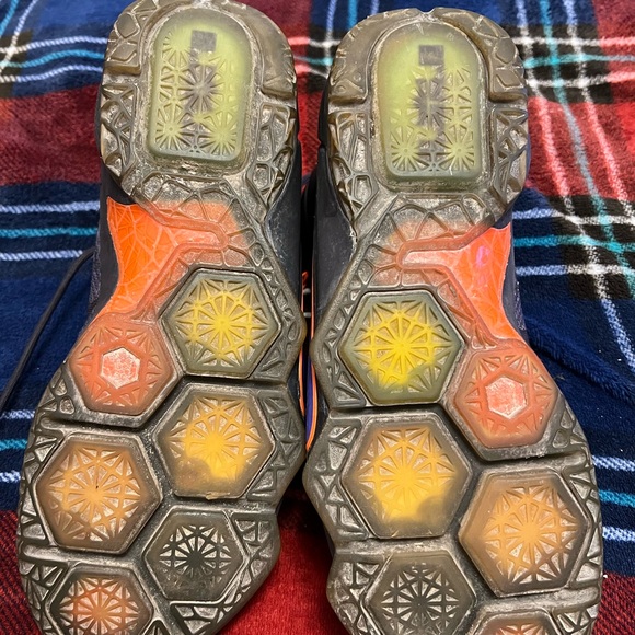 Men’s Basketball Shoes - Picture 3 of 3